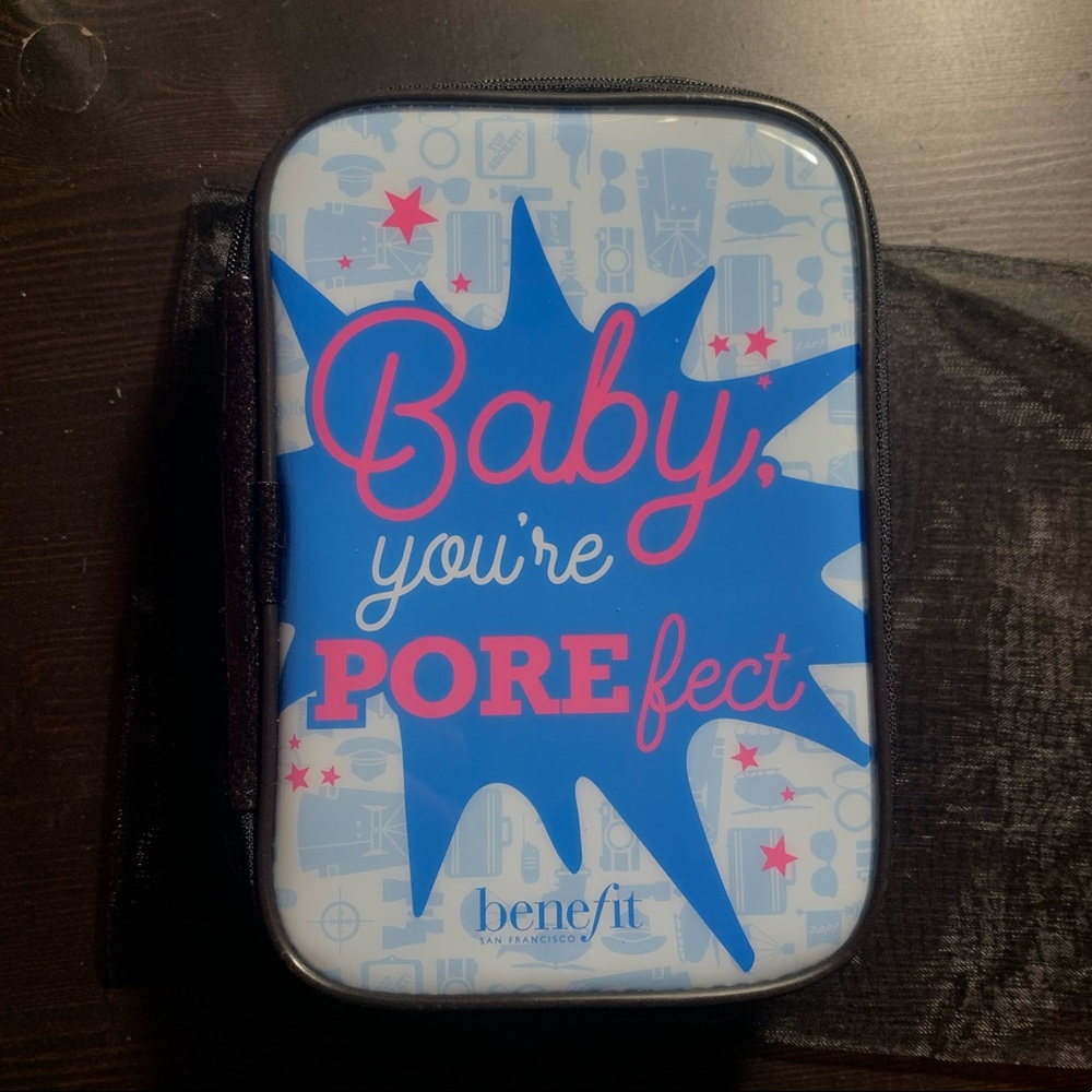Benefit makeup bag - Picture 1 of 3